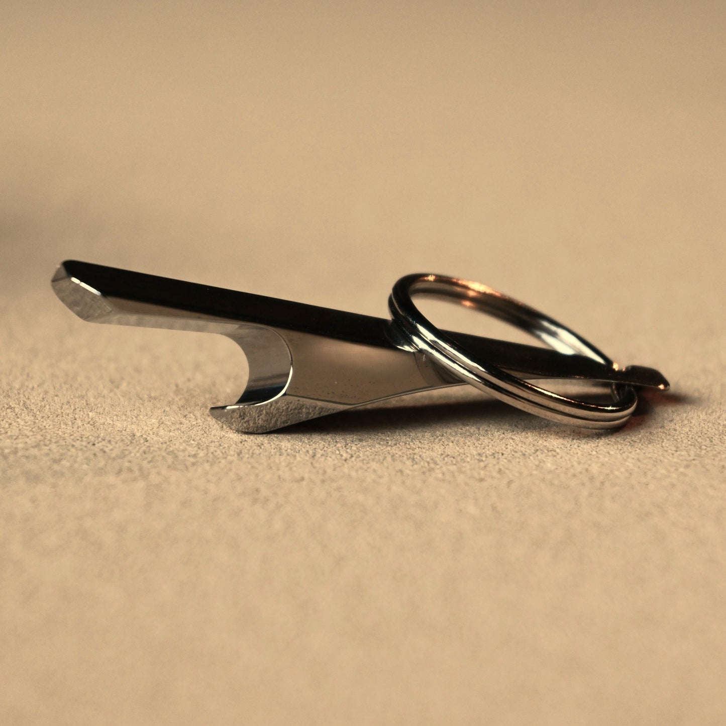 Treekey Edelstahl-Schlüsselanhänger – Close-up rechts